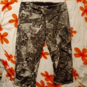 Tie-dye capri leggings